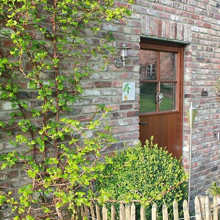 A L'Ombre Du Noyer Bed & Breakfast Fernelmont Bagian luar foto